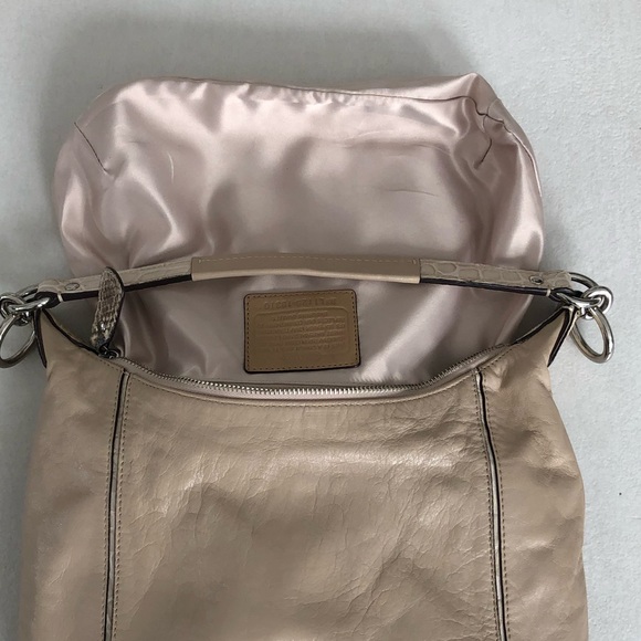 COACH KRISTIN SPECTATOR Hobo Tan No. L1126-19310 EUC - Picture 6 of 11